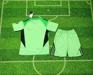 Imagem 2 do álbum 25-26 Camisolas de futebol para criança do Real Madrid (guarda-redes)