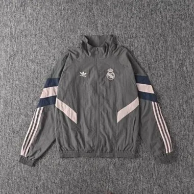 Image 3 de l’album Vestes coupe-vent du Real Madrid 25-26
