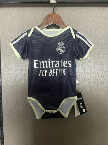 Maillots de football du Real Madrid (25-26) pour les matchs à l'extérieur