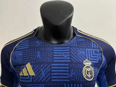 Afbeelding 3 van album 25-26 Real Madrid Player Version Soccer Jerseys