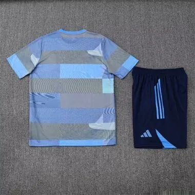 Image 2 de l’album Tenue d’entraînement de football du Real Madrid 25-26
