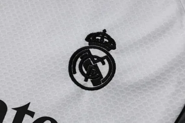 Imagem 3 do álbum Fato de treino de futebol do Real Madrid 25-26