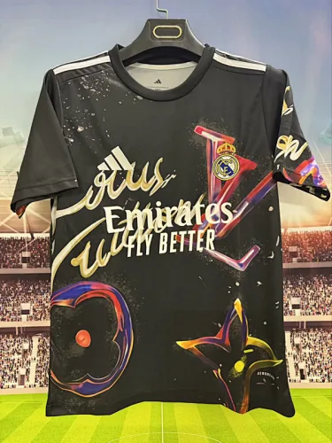 Maillots de football spéciaux du Real Madrid n° 25-26