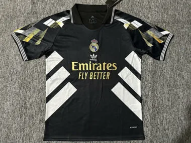 Maillots de football spéciaux du Real Madrid n° 25-26