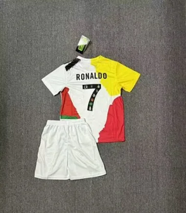 Imagem 2 do álbum 25-26 Camisolas de futebol do Real Madrid para crianças