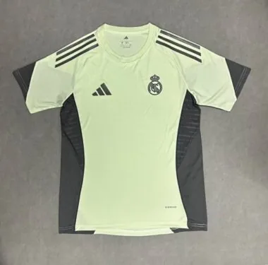 Maillots d'entraînement de football du Real Madrid 25-26