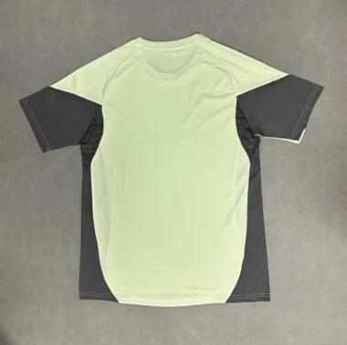 Image 2 de l’album Maillots d’entraînement de football du Real Madrid 25-26