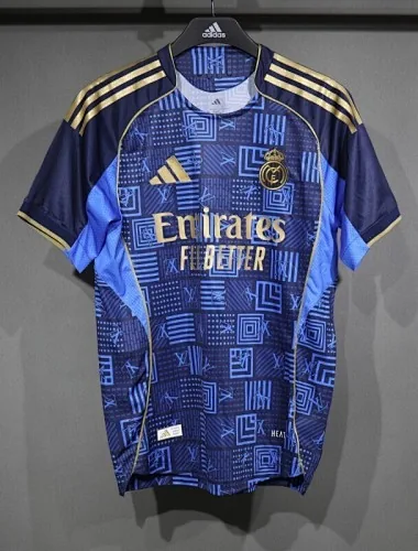 Maillots de football spéciaux du Real Madrid n° 25-26