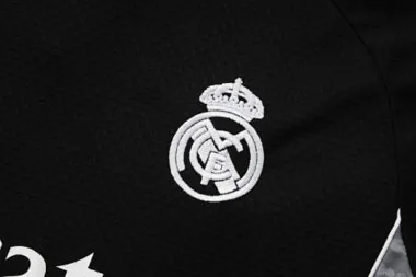 Imagem 3 do álbum Fato de treino de futebol do Real Madrid 25-26