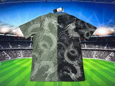 Image 2 de l’album Maillots de football spéciaux du Real Madrid n° 25-26