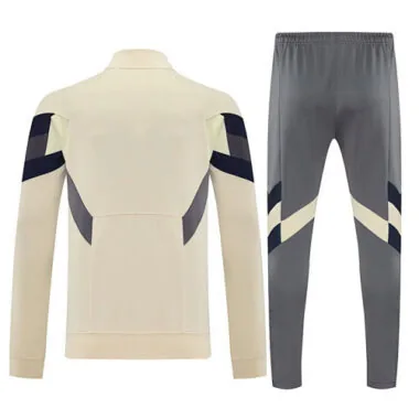 Image 2 de l’album Tenue d’entraînement de football du Real Madrid 25-26