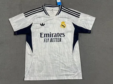 Maillots de football spéciaux du Real Madrid n° 25-26