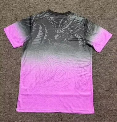 Image 2 de l’album Maillots de football spéciaux du Real Madrid n° 25-26