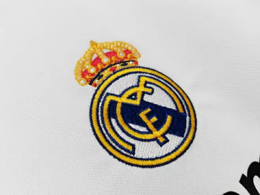 Image 2 de l’album Maillots de football rétro domicile du Real Madrid 2008/09