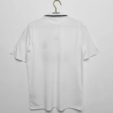 Image 3 de l’album Maillots de football rétro domicile du Real Madrid 2008/09