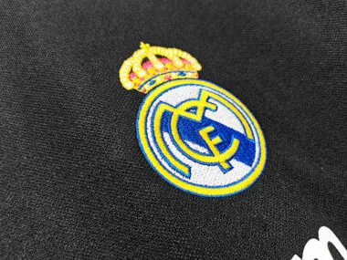 Immagine 2 dell’album Maglie da calcio retro del Real Madrid (terza divisa) stagione 2008/09