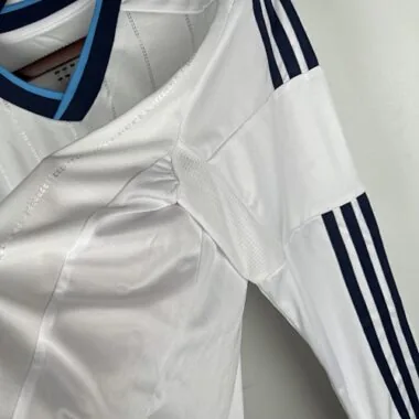 Image 3 de l’album Maillots de football à manches longues rétro « Real Madrid » 12/13 (domicile)
