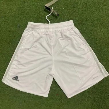 Immagine 2 dell’album Pantaloncini da calcio Real Madrid 2015/16, modello retro, da casa