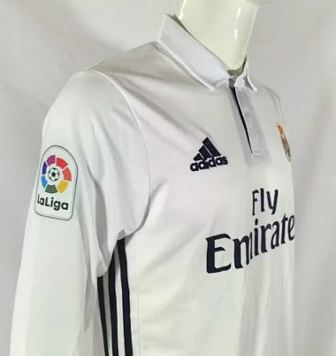 Image 3 de l’album Maillots de football rétro à manches longues du Real Madrid 16/17