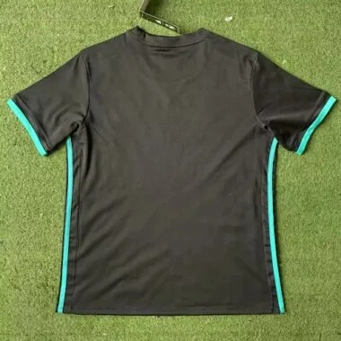 Imagem 2 do álbum 2017/18 Real Madrid Retro Soccer Jerseys