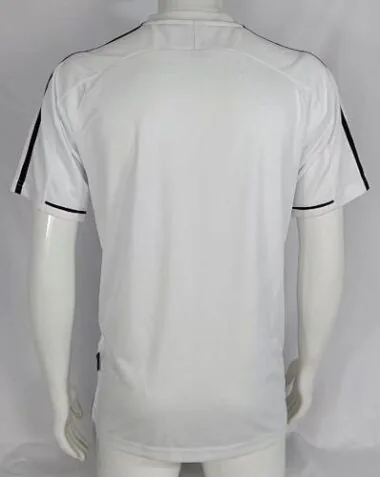 Immagine 2 dell’album 03/04 Maglie da calcio retrò da casa del Real Madrid