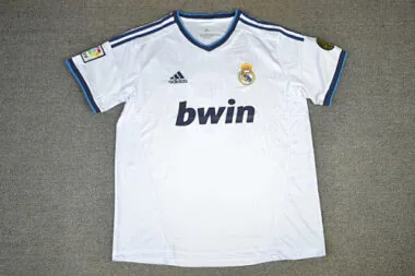 Immagine 3 dell’album Maglie da calcio retro da casa del Real Madrid 12/13