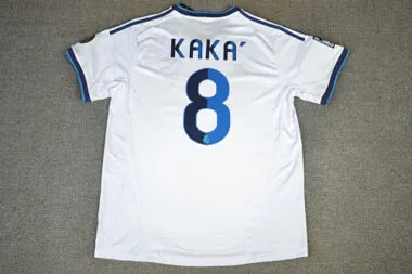 Immagine 4 dell’album Maglie da calcio retro da casa del Real Madrid 12/13