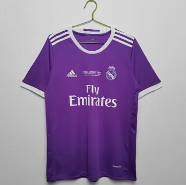 Immagine 2 dell’album Maglie da calcio retro in trasferta del Real Madrid stagione 16/17