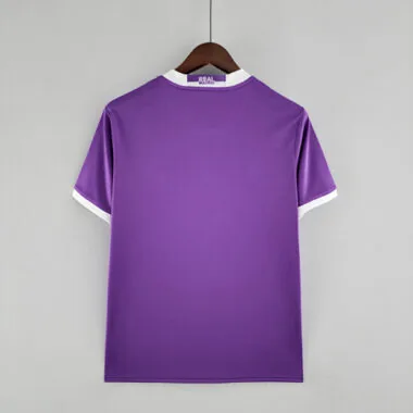 Immagine 3 dell’album Maglie da calcio retro in trasferta del Real Madrid stagione 16/17