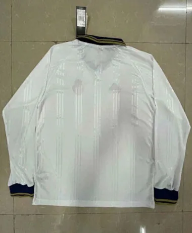 Immagine 2 dell’album Maglie da allenamento retrò a maniche lunghe del Real Madrid