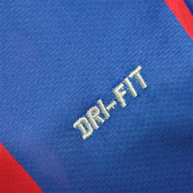 Image 7 de l’album 10-11 Barc Soccer Jerseys