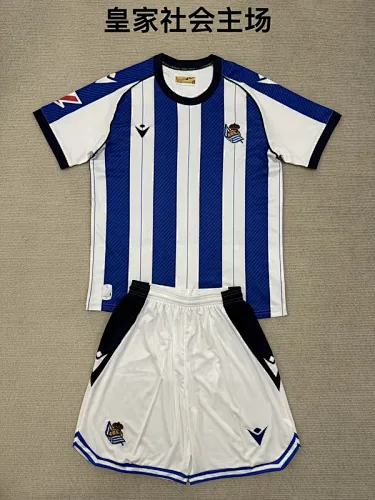Camisetas de fútbol de la Real Sociedad para los partidos en casa, números 25 y 26
