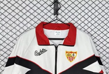 Imagem 2 do álbum 92-93 Sevilla Retro Windbreaker Jackets