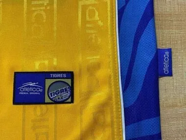Afbeelding 7 van album 99-00 Tigres Home Retro Soccer Jerseys