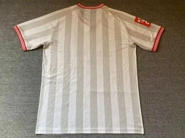 Imagem 2 do álbum 26-27 Camisolas de futebol especiais do Chivas