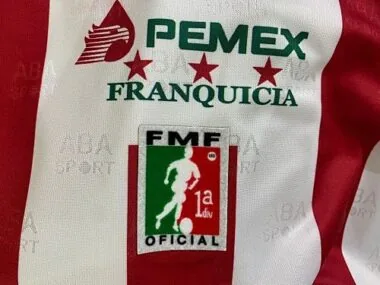 Imagem 9 do álbum Camisolas de futebol retro da Chivas para jogos em casa, da época 94-95