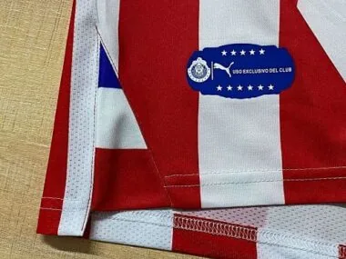 Image 3 de l’album 110th Chivas Home Retro Soccer Jerseys