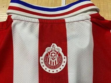 Image 5 de l’album 110th Chivas Home Retro Soccer Jerseys