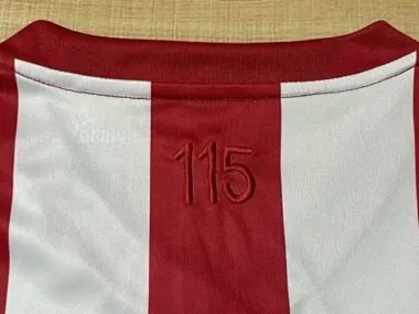 Image 2 de l’album Chivas Retro Soccer Jerseys
