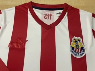 Image 4 de l’album Chivas Retro Soccer Jerseys