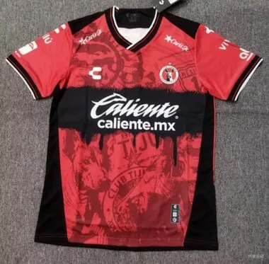 Portada del álbum Camisetas de fútbol del Tijuana para partidos en casa, números 25 y 26