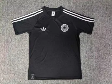 26-27 Duitse voetbalshirts
