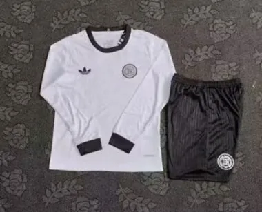 25-26 Duitsland: voetbalshirts voor kinderen ter ere van het 125-jarig jubileum