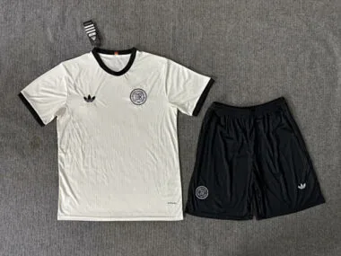 25-26 Duitsland: voetbalshirts voor kinderen ter ere van het 125-jarig jubileum