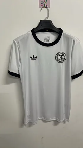 25-26 Voetbalshirts ter ere van het 125-jarig jubileum van Duitsland