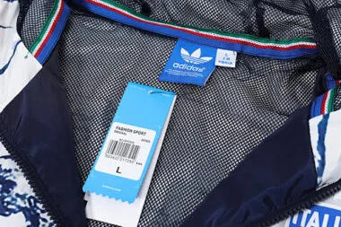Image 5 de l’album 2023 : Sweats à capuche et coupe-vent « Italie » blancs et bleus