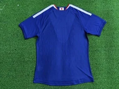 Afbeelding 2 van album Voetbalshirts voor spelers uit Japan, thuisversie 2026
