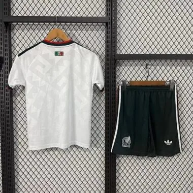 Afbeelding 2 van album 26-27 Mexico uitvoetbalshirts