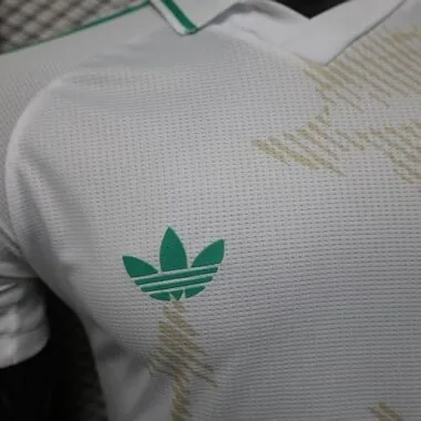 Imagem 4 do álbum Camisolas de futebol da seleção do País de Gales para jogos fora de casa de 2026 (versão dos jogadores)