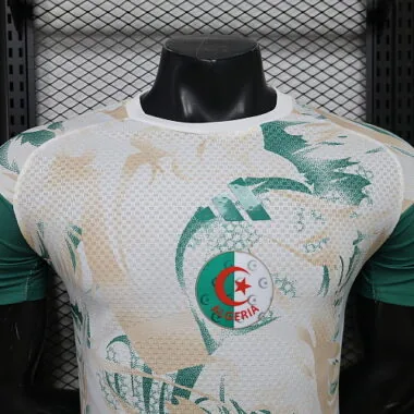 Imagem 4 do álbum Camisolas de futebol da seleção da Argélia de 2026 (versão para jogadores)